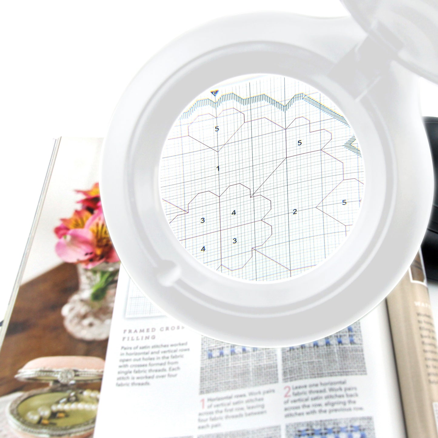 White Smoke Triumph Zoom Desktop Magnifying Lamp, White Lighting