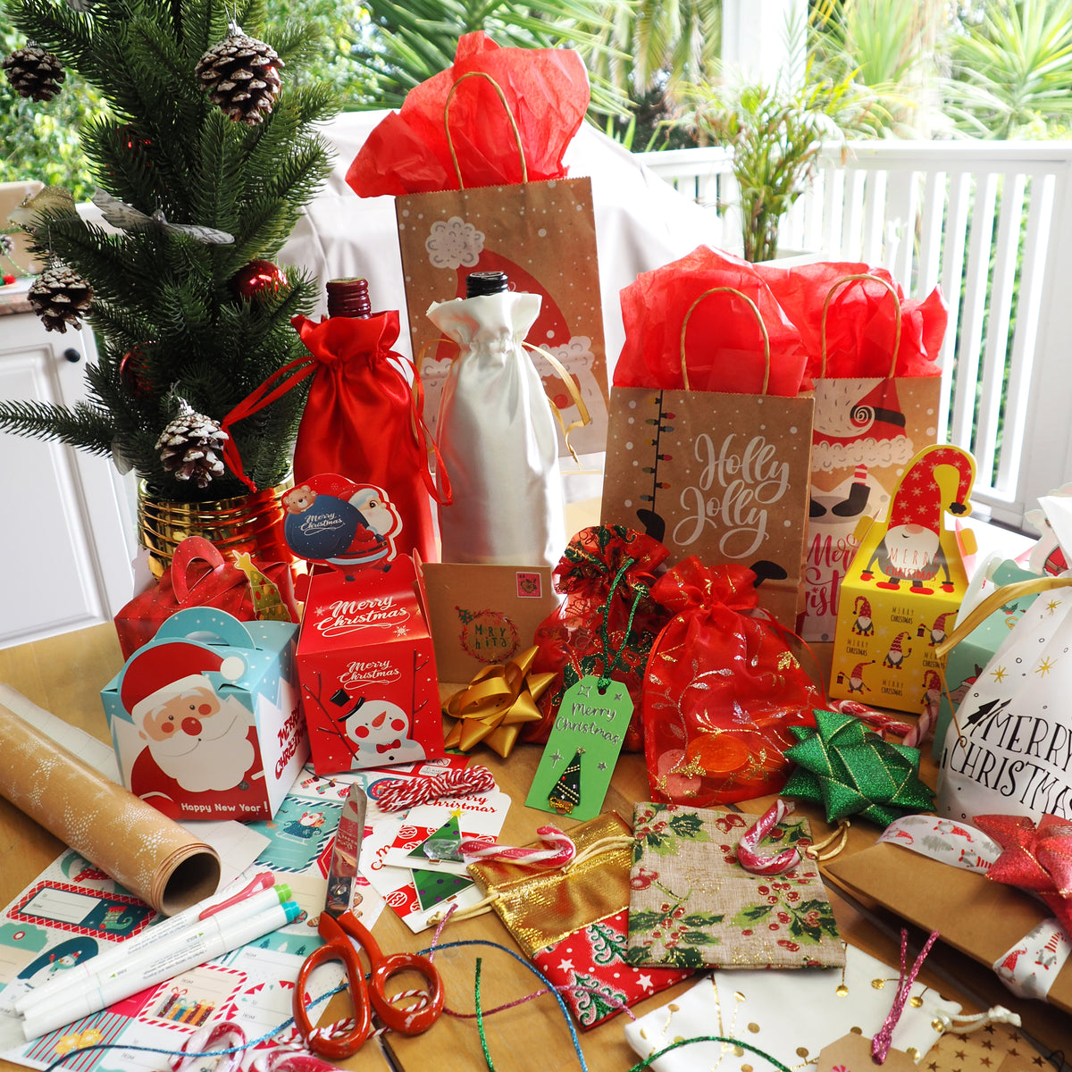 Lavender XMAS Gift Boxes with Handles, Assorted Designs, 9.3cm, 3pk Xmas