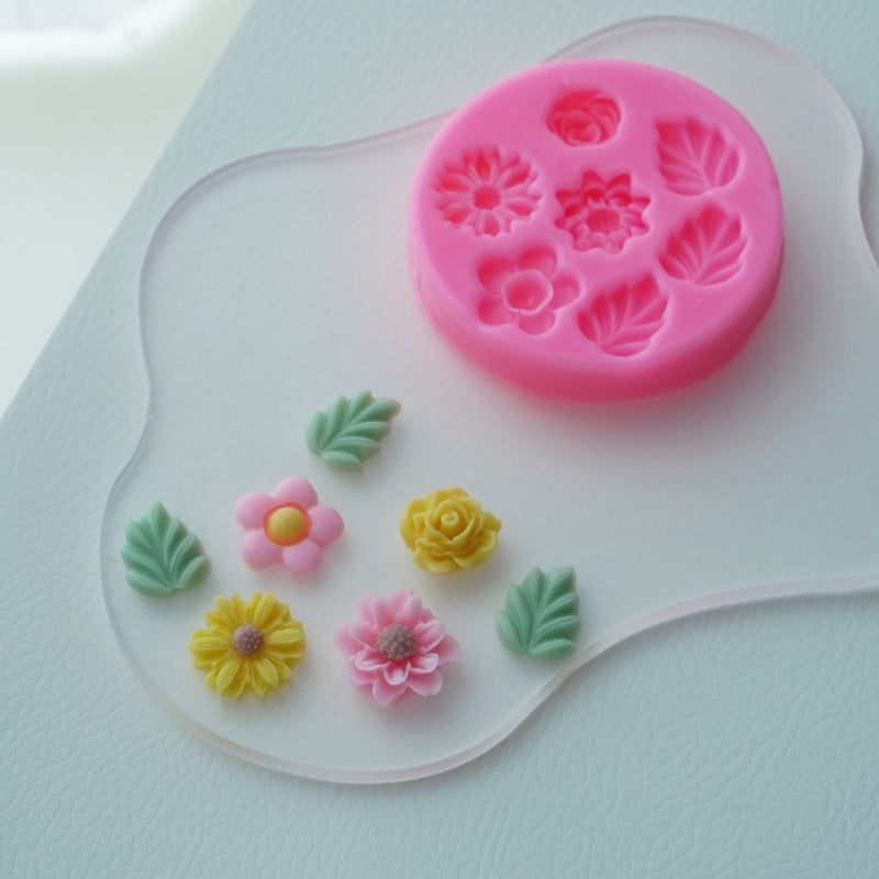 Gray The Clay Studio Leaves and Flowers Silicone Mould for Polymer Clay and Resin 7x1cm Resin Craft Moulds