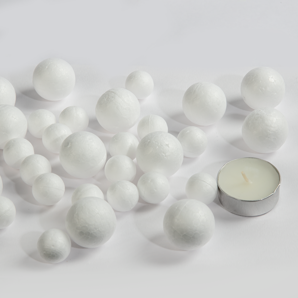 Light Gray Art Star Decofoam Balls Assorted Size 32 Pieces Polystyrene