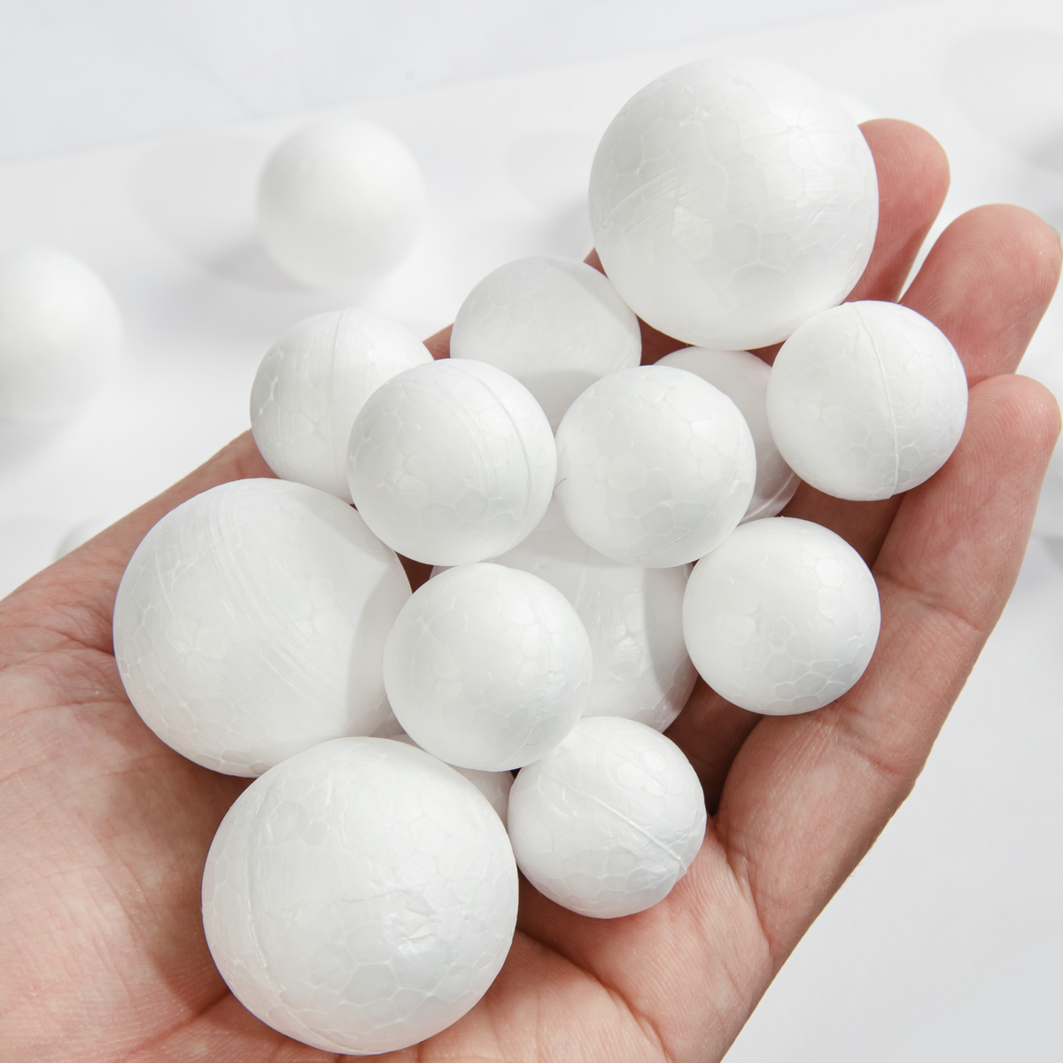 Light Gray Art Star Decofoam Balls Assorted Size 32 Pieces Polystyrene