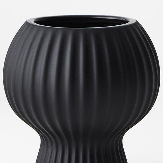 White Smoke Black Pot Annix - 14.5cmh x 13cmd Planters and Pots