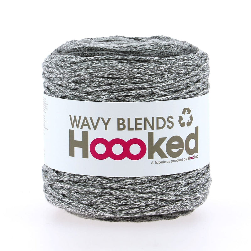 Wavy Blends is a gradient cake yarn to combine in your crochet or knitting  with recycled yarn.